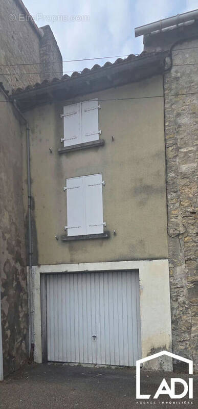 Parking à SAINT-MAIXENT-L'ECOLE