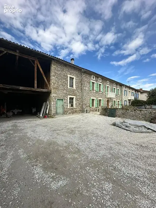 Belle batisse en pierre entiérement rénovée de 245 m², grange et terrain. - photo 14