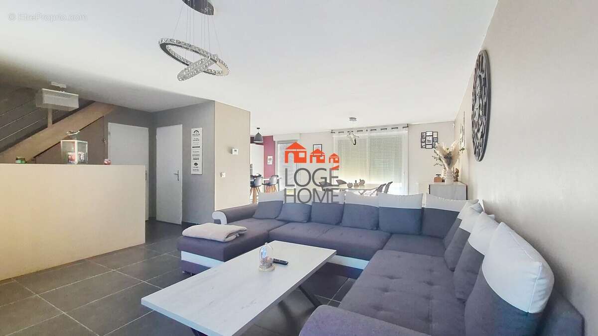 Salon - Maison à COURCELLES-LES-LENS