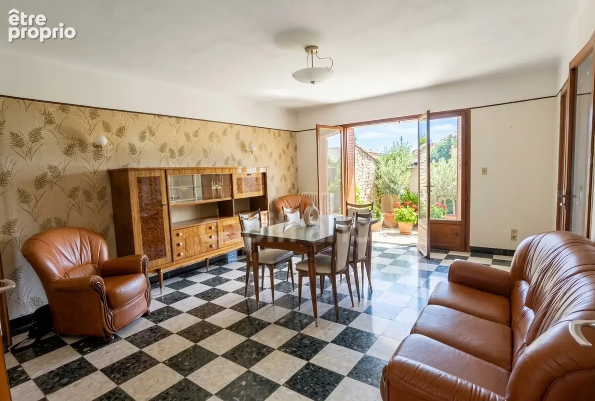 UZES 4km, village toutes commodités : Maison avec grand terrain, garage double et vue dominante ! - photo 5