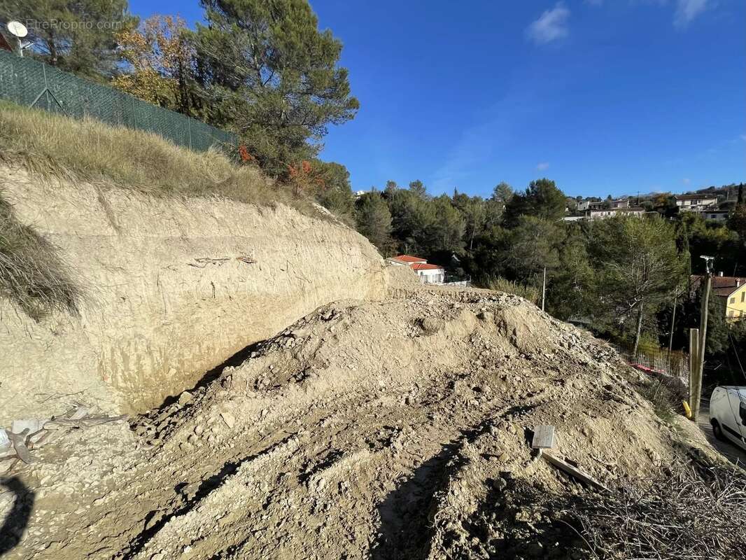 Terrain à CONTES