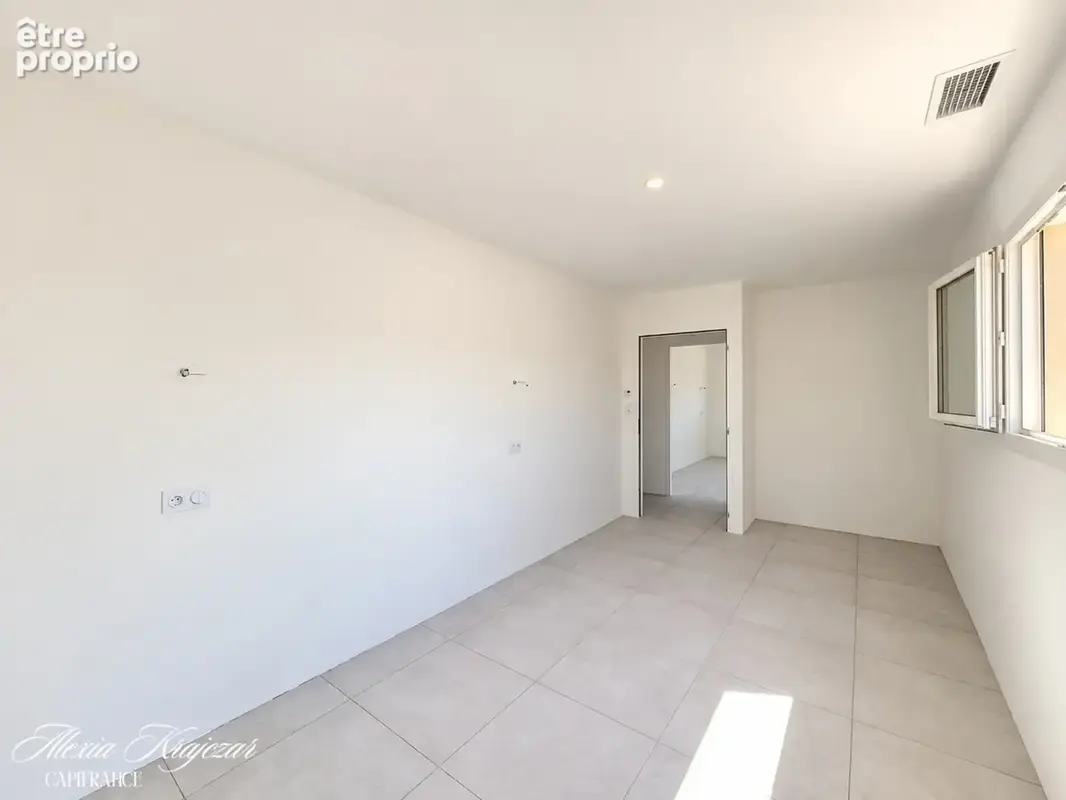 A VENDRE - Maison - 156m² - T6 - 4 chambres - Garage - Terrasse, jardin et piscine - CESSENON-SUR-ORB (34) - photo 14