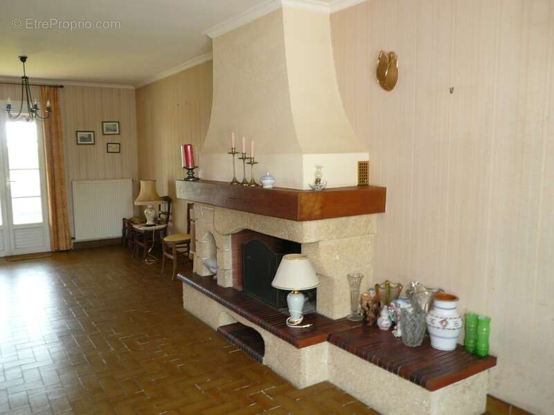 Maison à GENSAC-LA-PALLUE