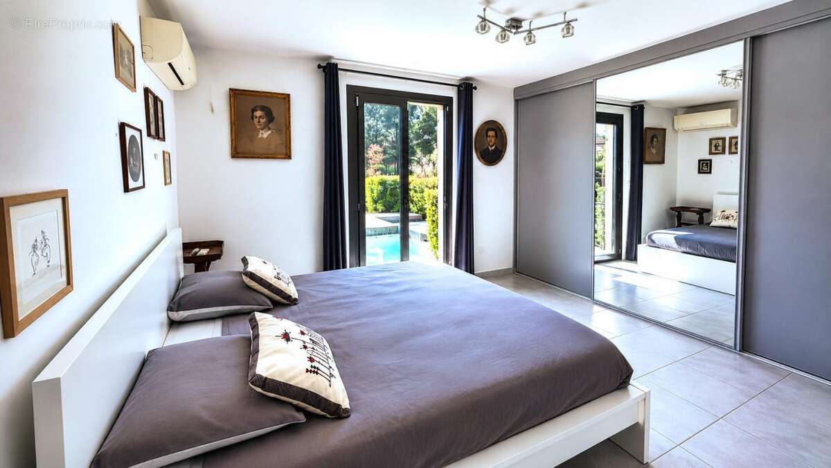 Maison 5 pièces / 106 m² / Studio /1 400 000 EUR / BORMES-LES-MIMOSAS - photo 7