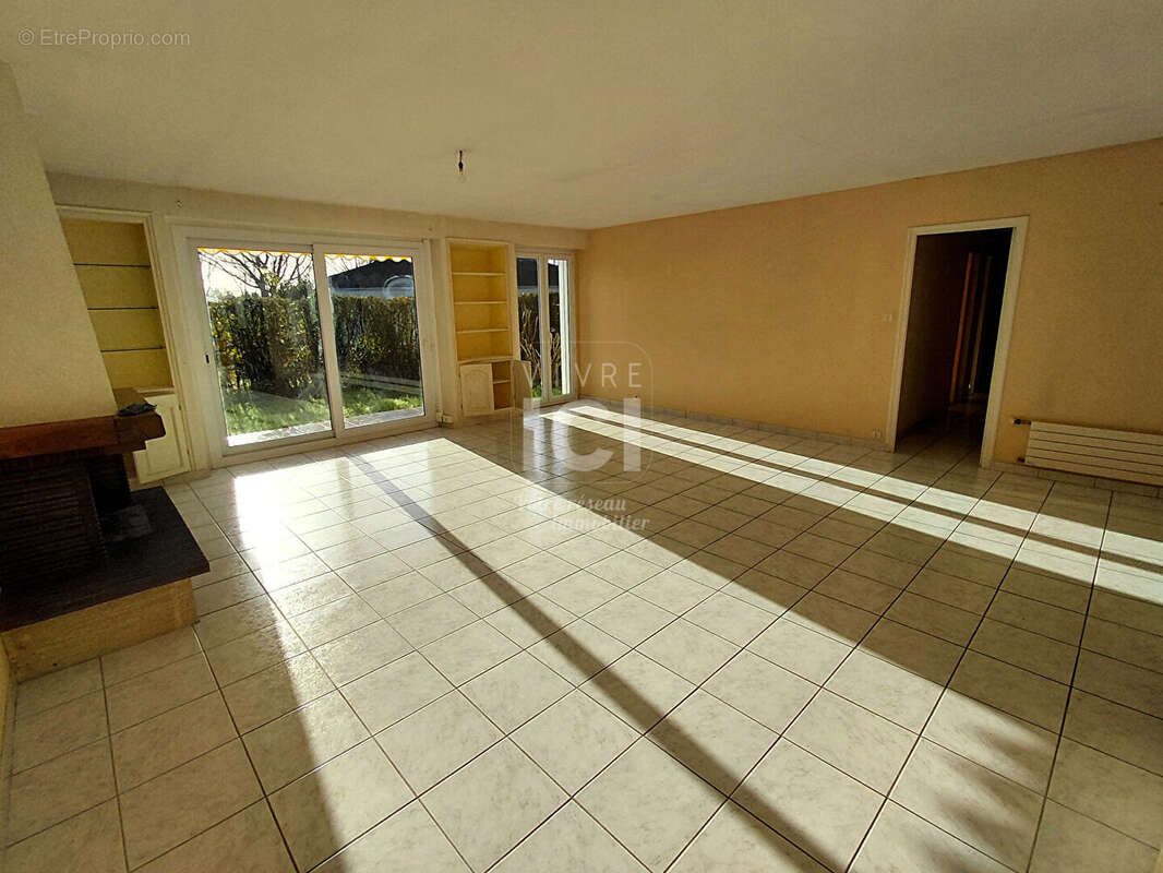 Maison à SAINTE-LUCE-SUR-LOIRE