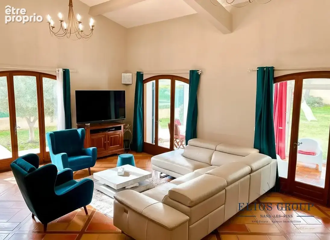 Maison 6 pièces 220 m² à vendre à Nans-Les-Pins (83860) - photo 5