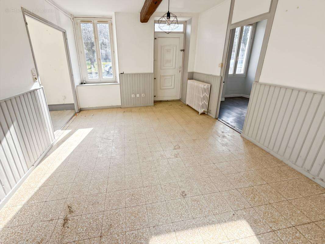 Maison à SAINT-JEAN-DE-BRAYE
