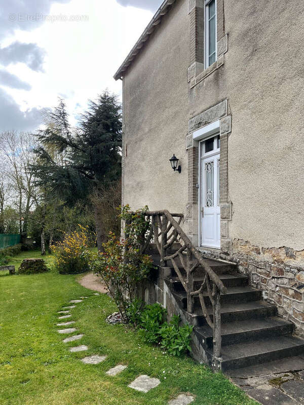 Maison à SAINT-ETIENNE-DU-BOIS