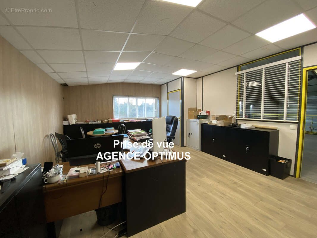 Commerce à VILLENEUVE-LA-GUYARD