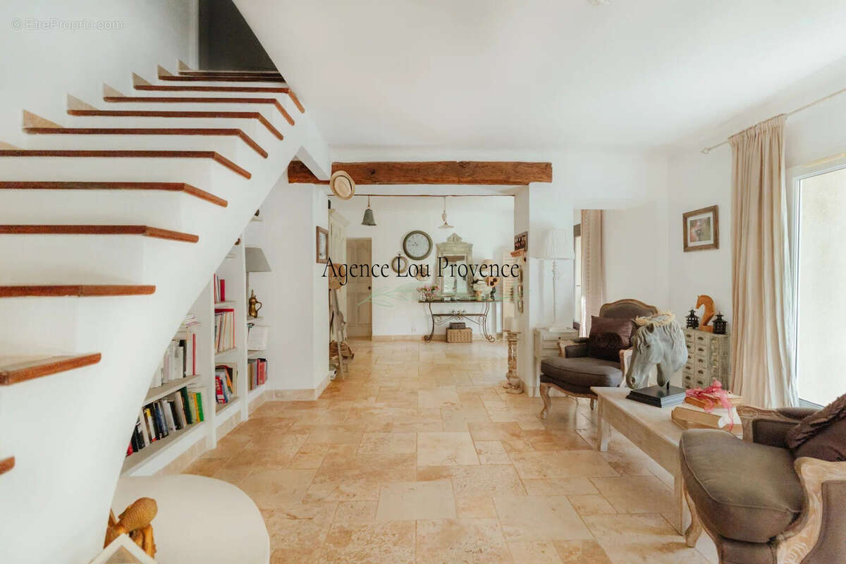 Maison 292 m² à Lamanon  - photo 6