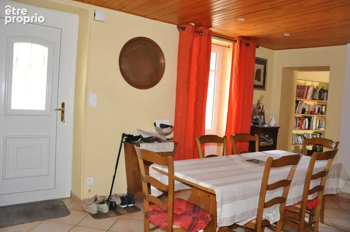 Belle maison rénovée en 2010, avec 2 chambres, terrain de 693 m2, louée 700 €/mois hors charges. - photo 4