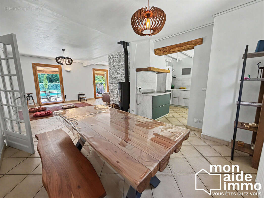 Maison 128 m² à Saint-Seurin-Sur-L'isle  - photo 3