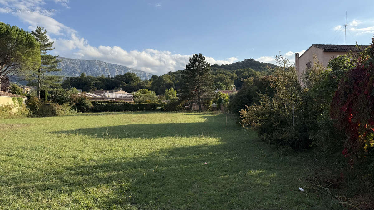Terrain à NANS-LES-PINS