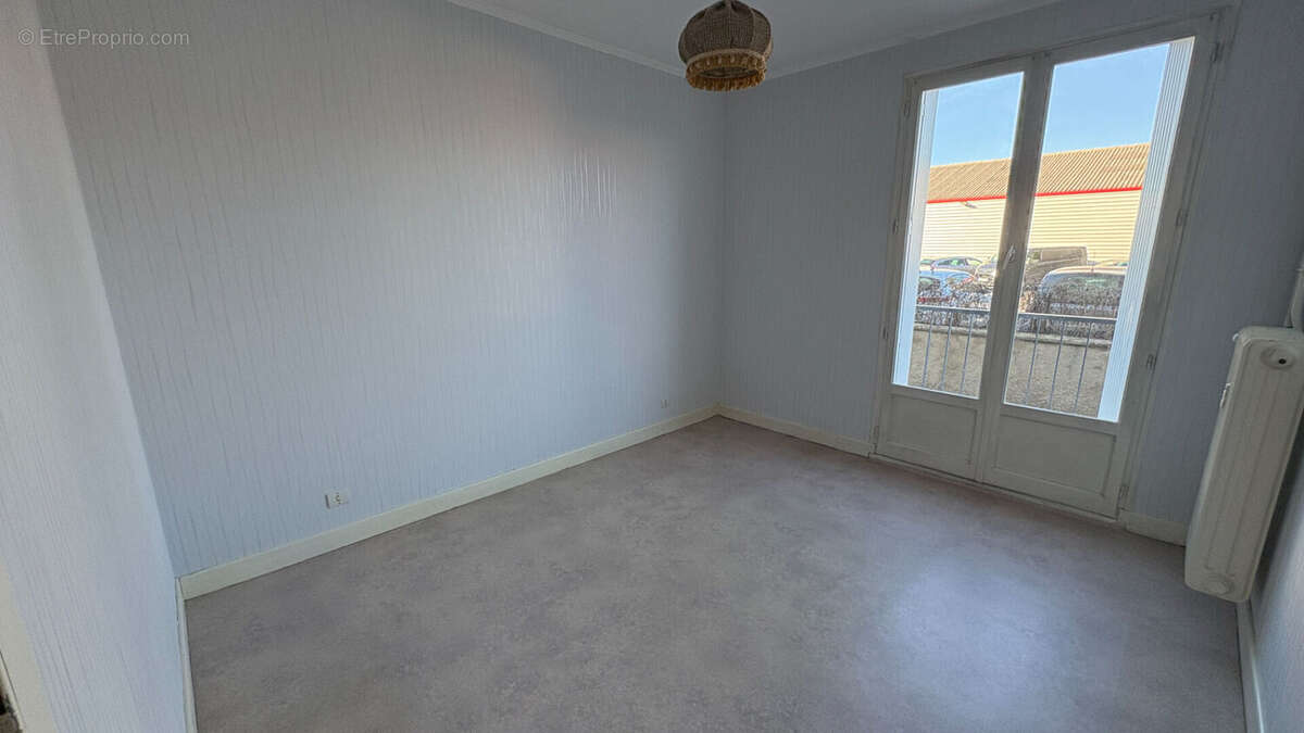 Appartement à YZEURE