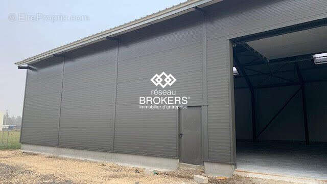 FAÇADE SUD - Commerce à BOLLENE