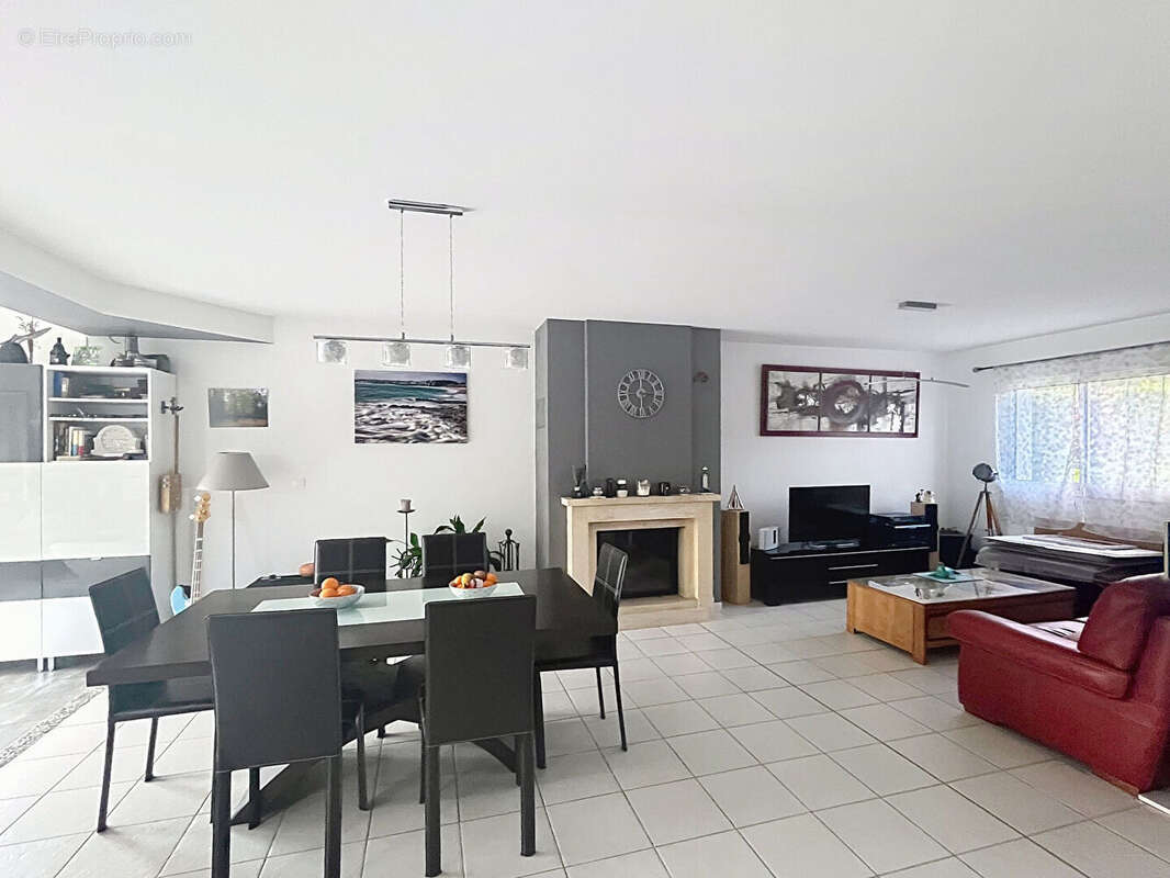 Maison 8 pièces sur un terrain de 1000 m² entièrement clos et arbore - photo 2