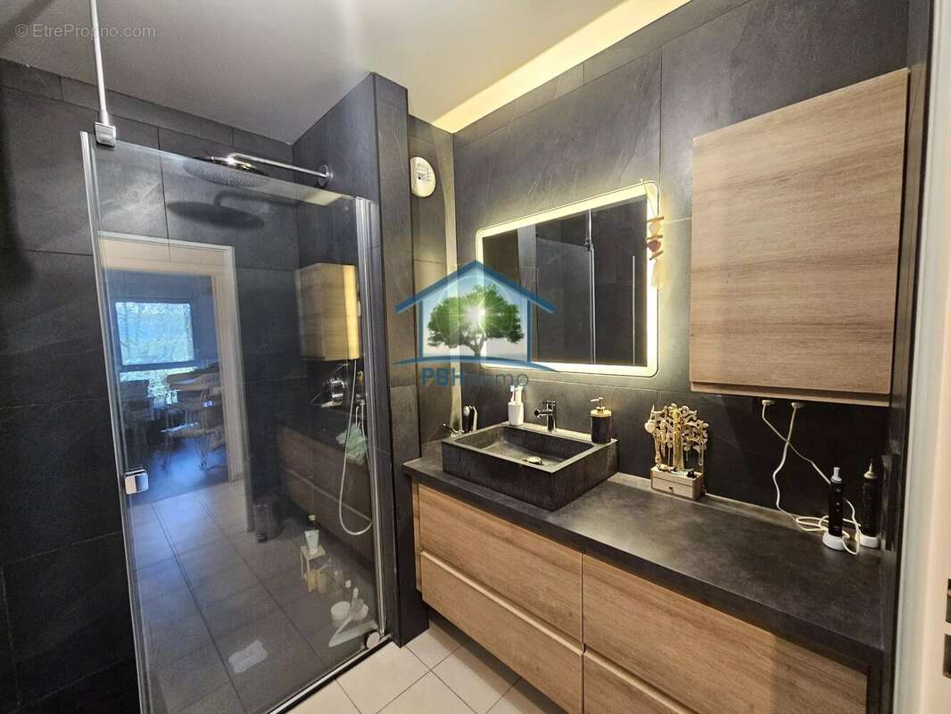 Appartement à SEREZIN-DU-RHONE