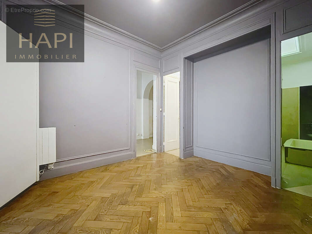 Appartement T2 58m2 plein centre ville - photo 5