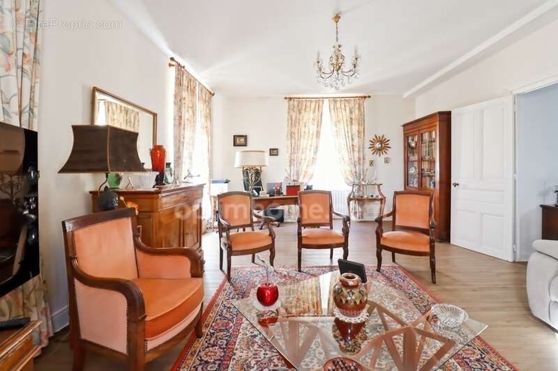 Maison à MAGNAC-LAVAL