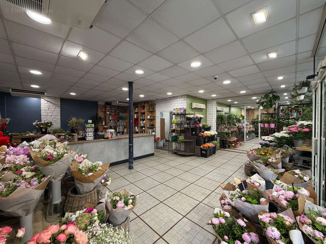 Commerce à LES PAVILLONS-SOUS-BOIS