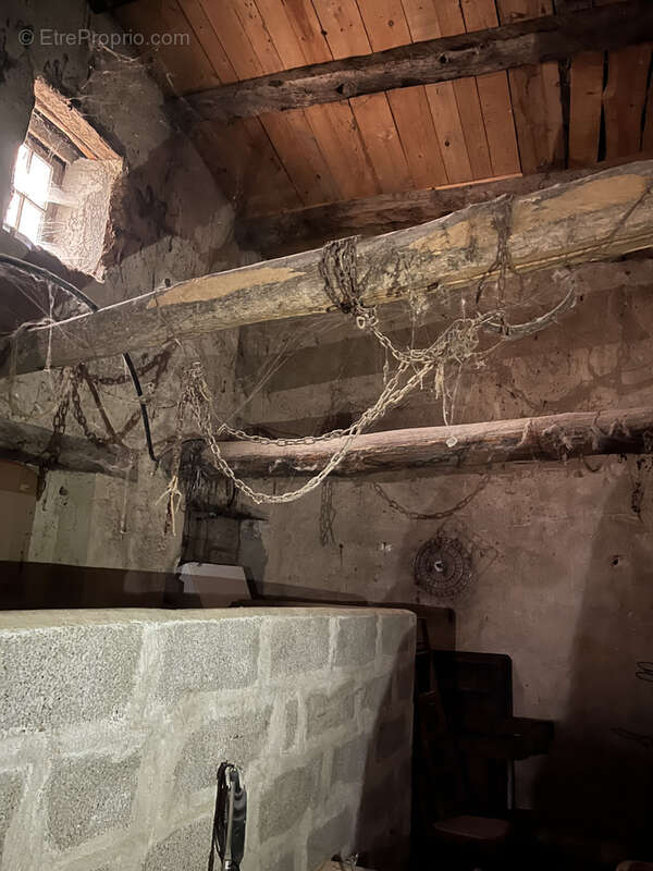 Maison à MONTJOUX
