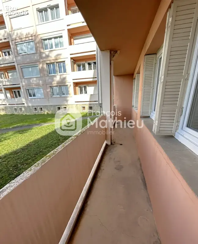 Châtenoy-le-Royal - Appartement T3 rénové avec balcon et cave - photo 10