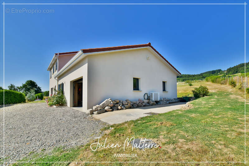Maison récente de 170 m² sur 2100 m² de terrain préservés, 7 pièces, 5 chambres dont dressing, garage de 85 m² à MAROLS (42) - photo 32