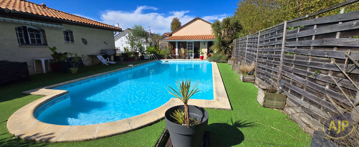 Maison à MARTIGNAS-SUR-JALLE