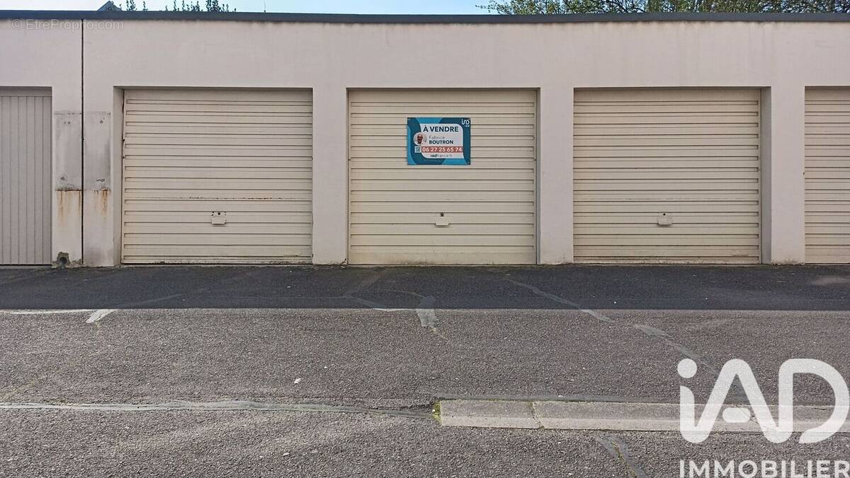 Photo 1 - Parking à DIJON