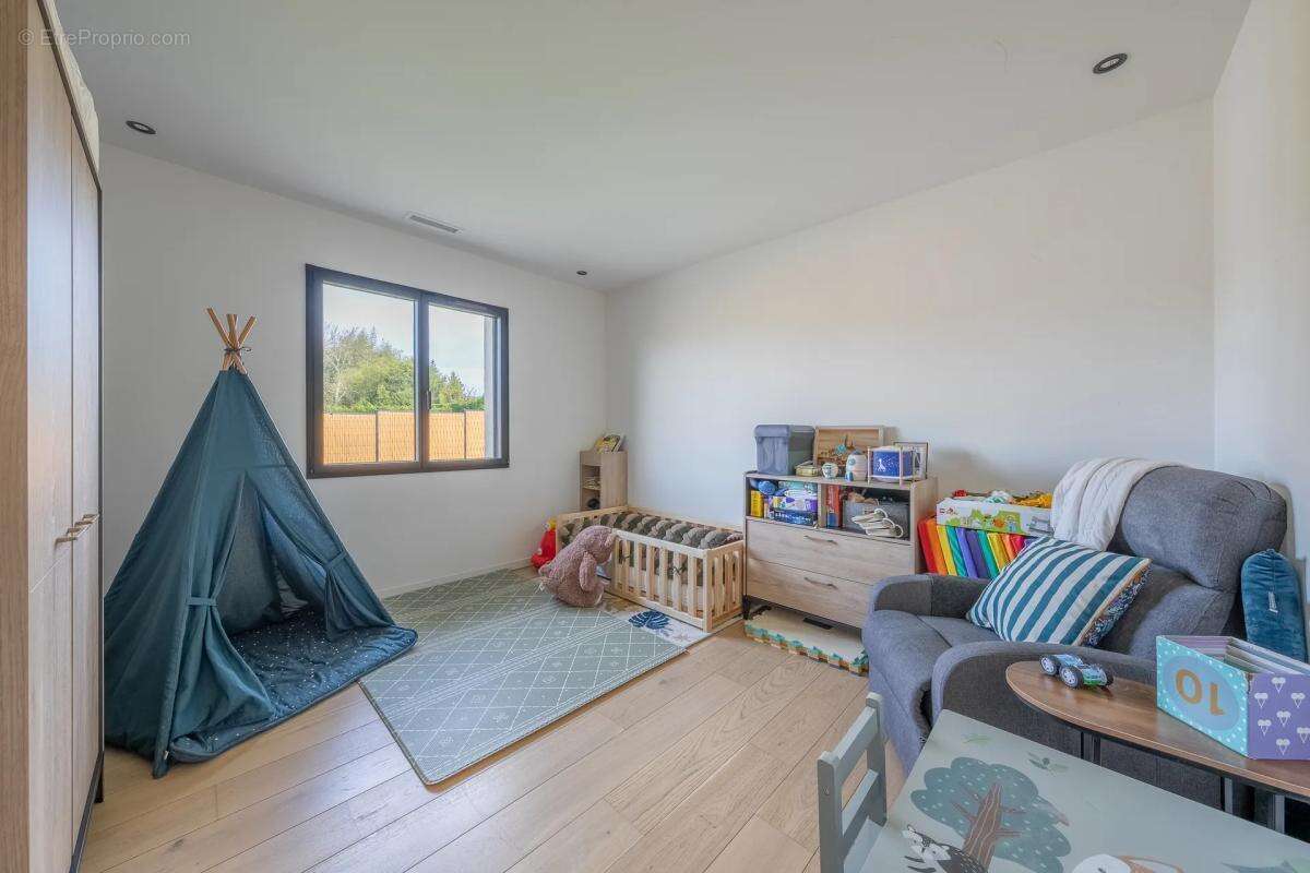 Maison à AMBARES-ET-LAGRAVE