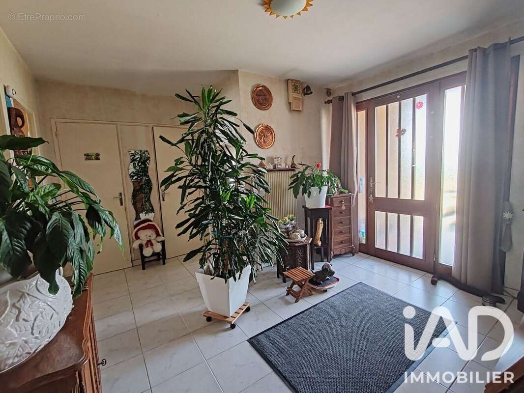 Maison 108 m² à Flogny-La-Chapelle  - photo 4