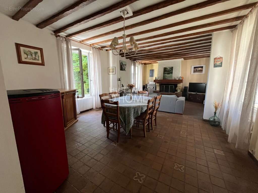 Maison à JOUY-LE-CHATEL