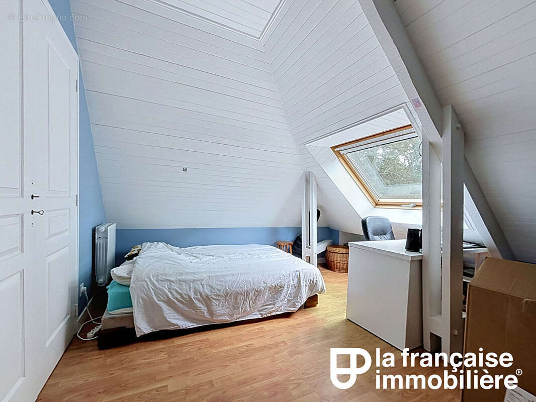 A vendre -Maison rénovée -5 chambres - terrain arboré d'environ 1 hectare - sous-sol complet - photo 13