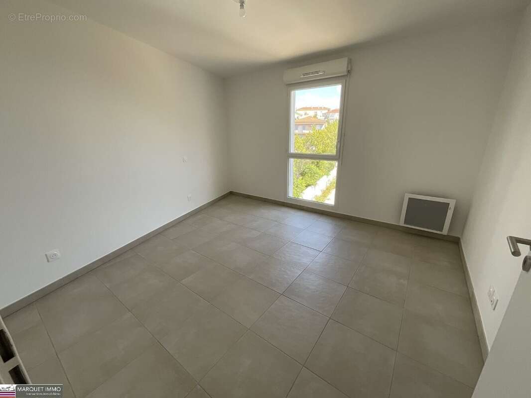 APT T4 offrant 86 m² avec terrasse 13 m² et 12 m² et parking au 3° étage avec ascenseur... - photo 6