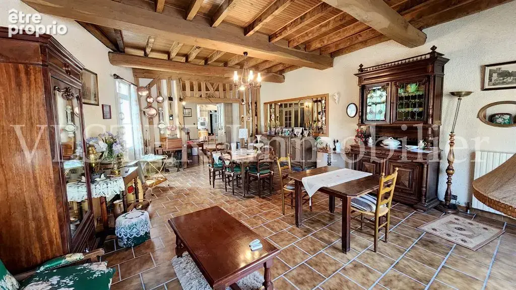 Grande maison de village avec 7 chambres, jardin et dépendances - photo 16