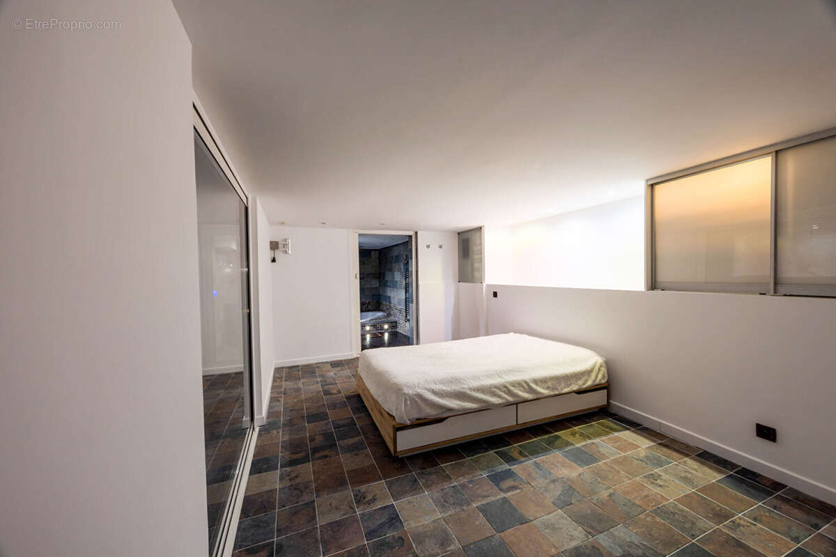 Appartement à MARSEILLE-6E