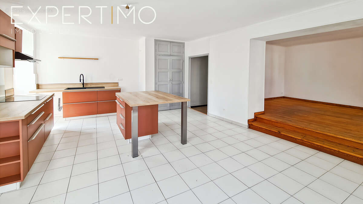 Appartement 104 m2 plein centre village, 3 chambres - photo 2