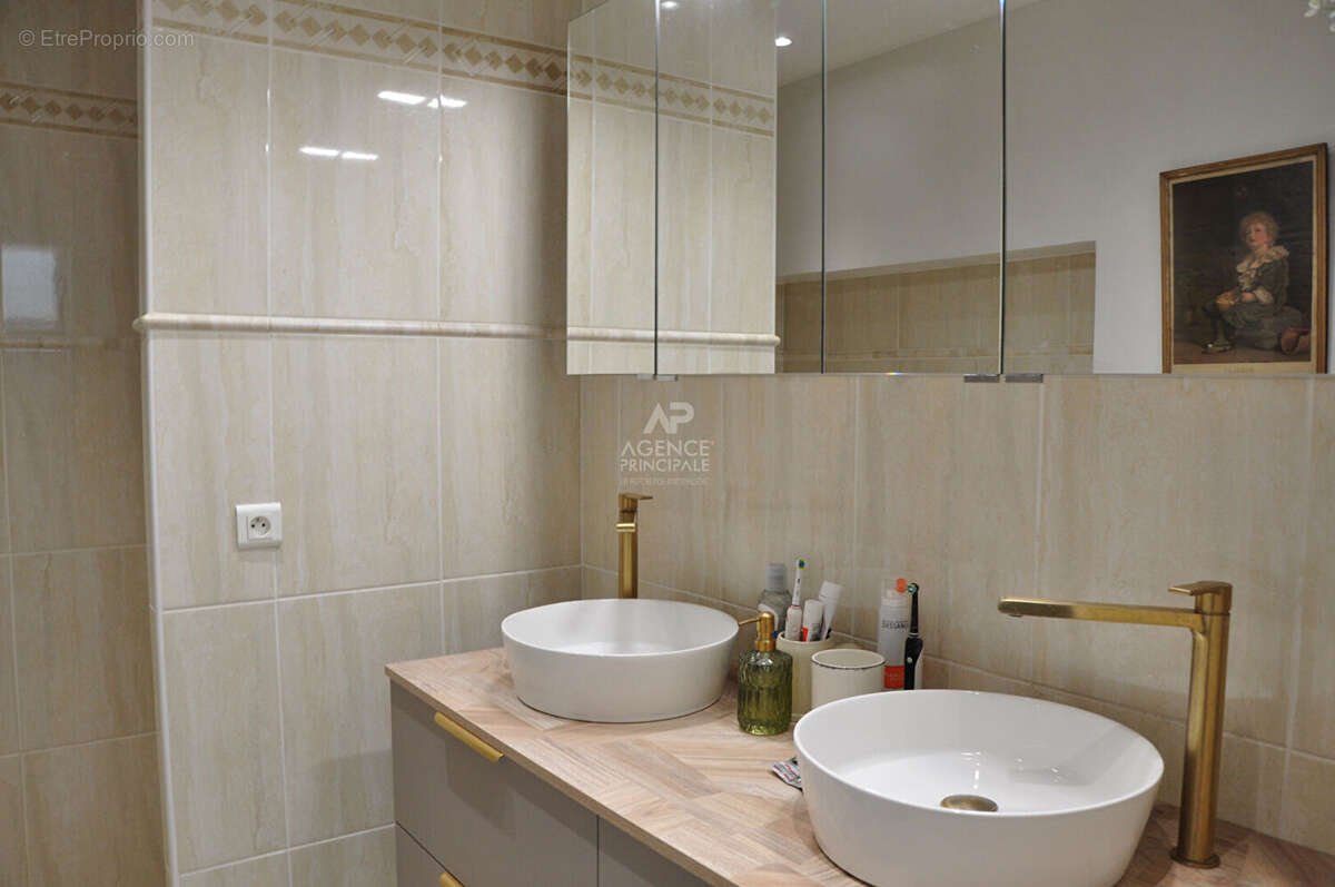 Maison à LE MESNIL-LE-ROI