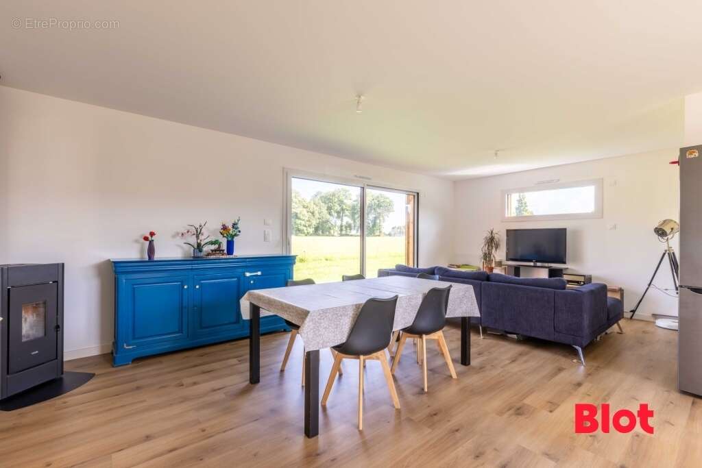 Maison à SAINT-ONEN-LA-CHAPELLE