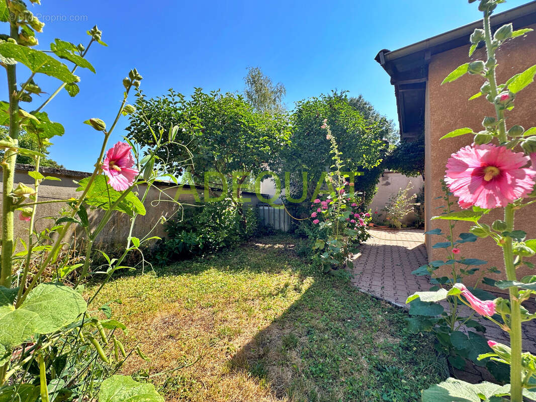AVEIZE, Maison de village - photo 2