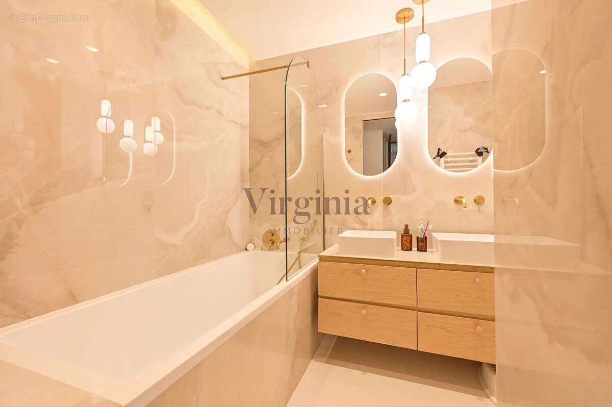 Appartement à CHARENTON-LE-PONT