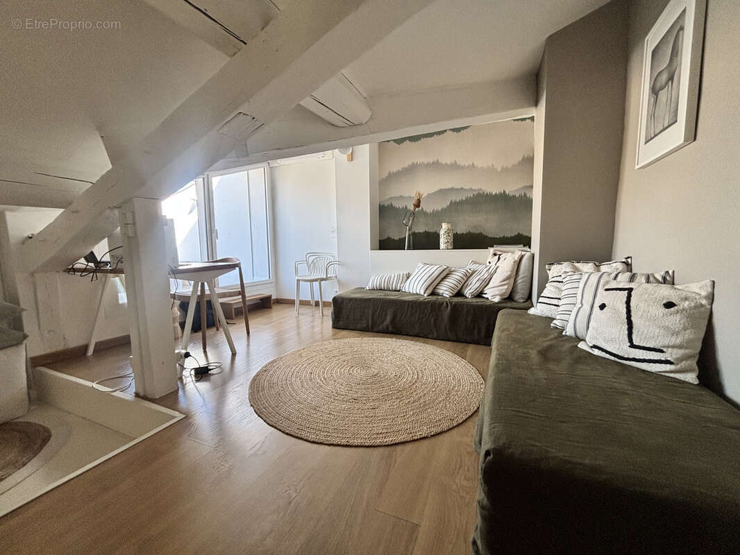 Appartement à MARSEILLE-1E