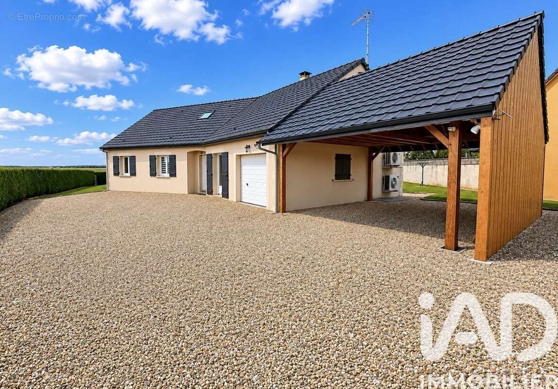 Maison 155 m² à Ambrault  - photo 2