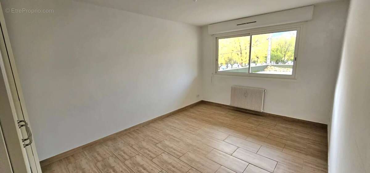 Appartement à SOLLIES-PONT