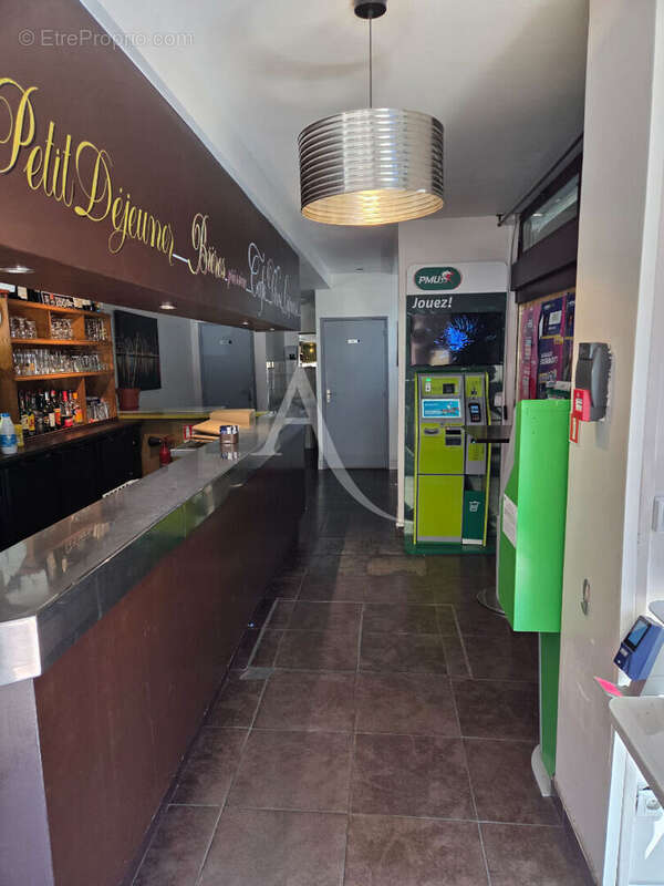 Commerce à MANTES-LA-JOLIE