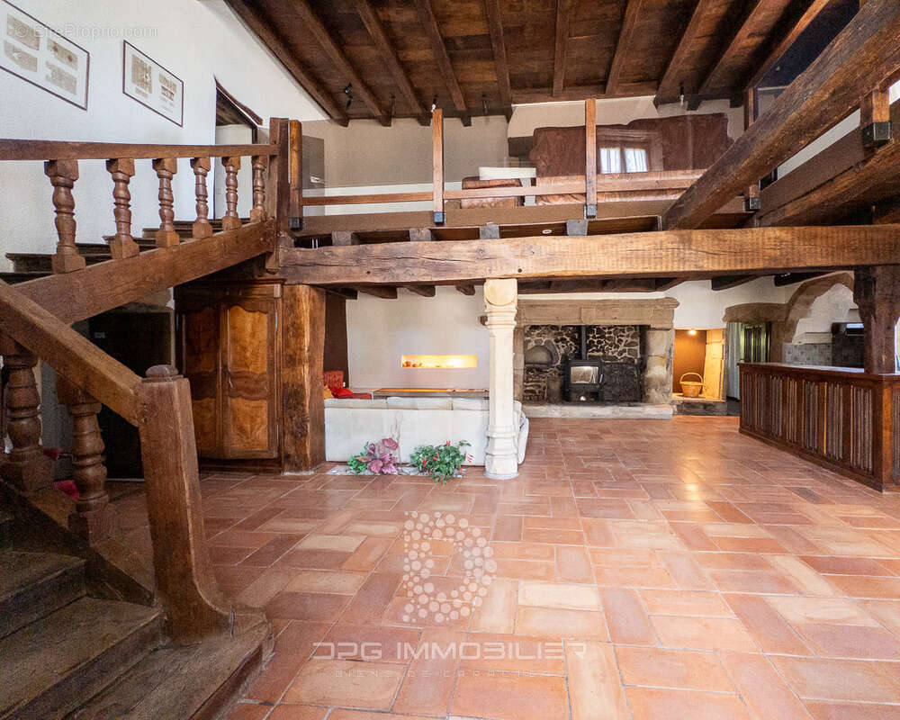 Ancien presbytère du XIV? siècle - 310 m2 - Volumes rares et potentiel d’usage Gourdon - Bourgogne du Sud - photo 2