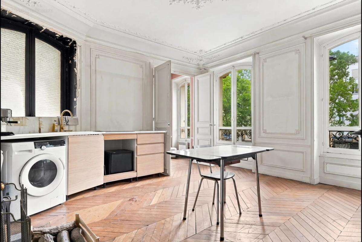 Triangle d'or du 10 eme : appartement familial à finir de rénover avec tout le charme de l'ancien - photo 5
