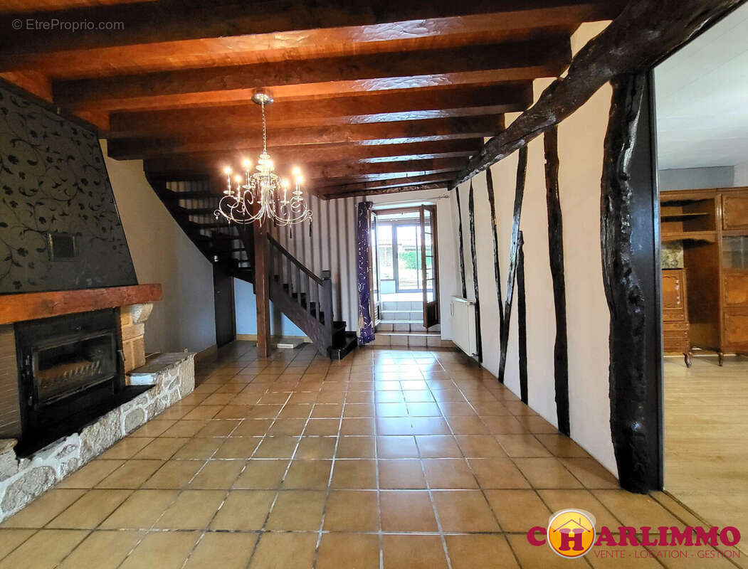 Maison à SAINT-JUNIEN