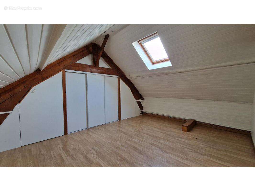 Appartement à FLEURINES