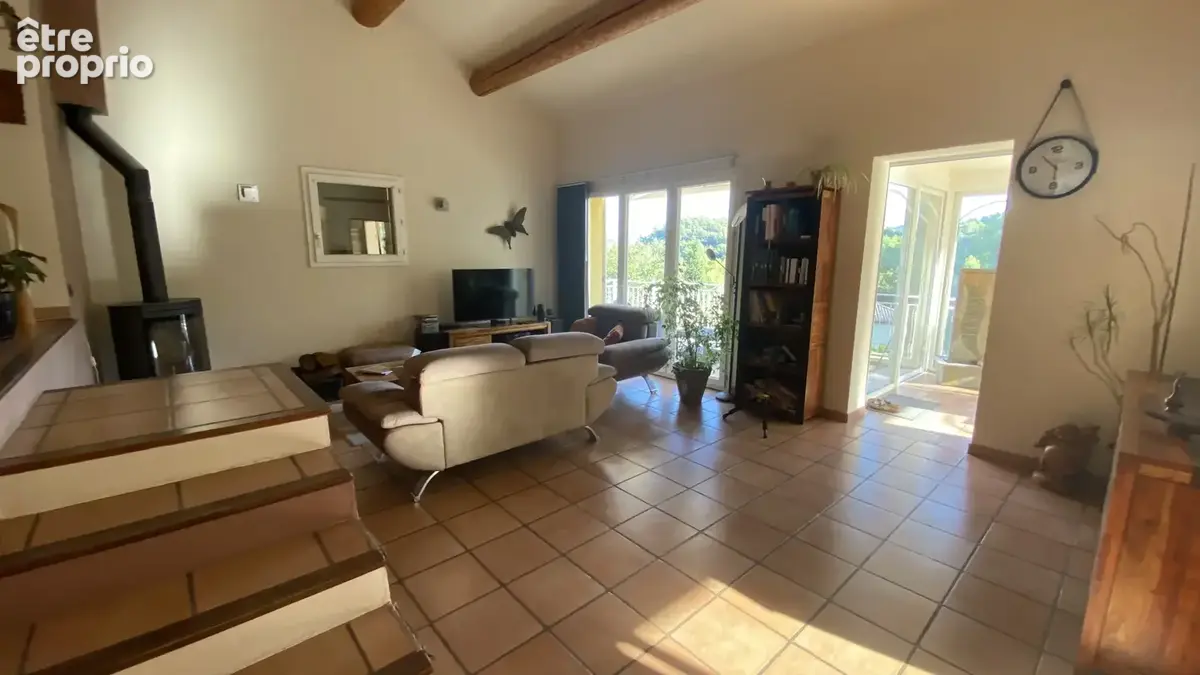 Superbe maison de 150 m2, T5/6, sur un terrain arboré de 4 200 m2 avec dépendance en pierre, piscine et garage - photo 18